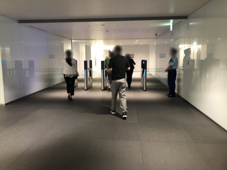 GINZA SIX 入館ゲート