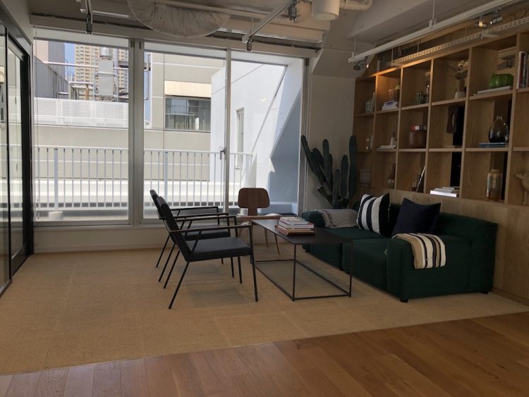 WeWork 乃木坂 2階 ソファー席