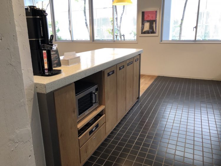 WeWork 乃木坂 2階 キッチンスペース反対側