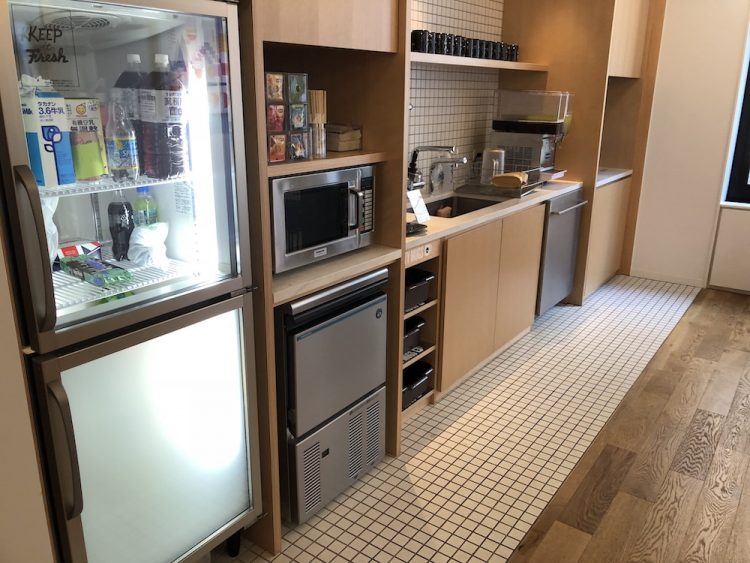 WeWork 新橋 2階のキッチンスペース